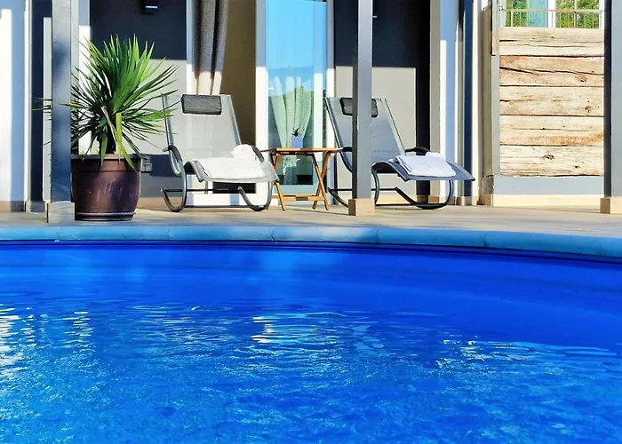 Holiday House Boost With Heated Pool