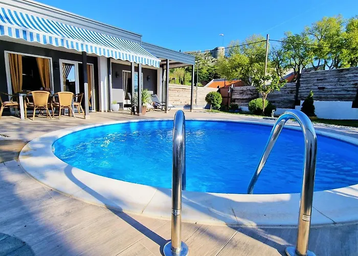 Holiday House Boost With Heated Pool