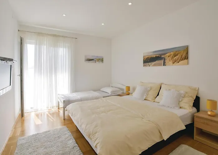 Four-Bedroom Holiday Home In Klis